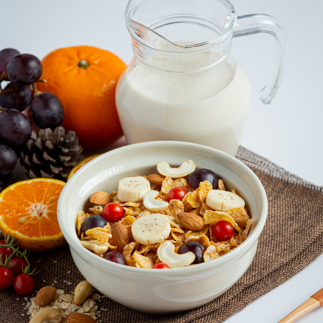 Articulación sistemático Médico Desayuno con leche de almendras, plátano, cereales y frutos secos -  Almendrina